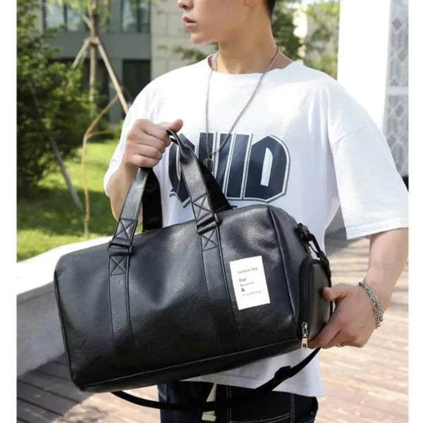 Large travelling duffle bag