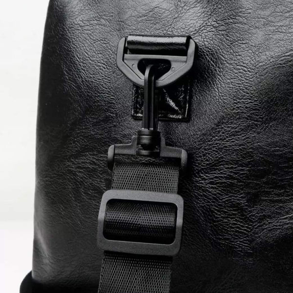 Large travelling duffle bag