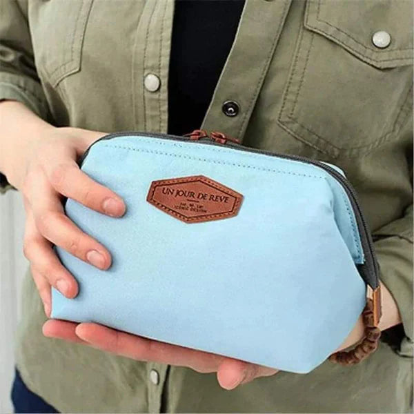 Multifunctional and portable make up/accessories bag