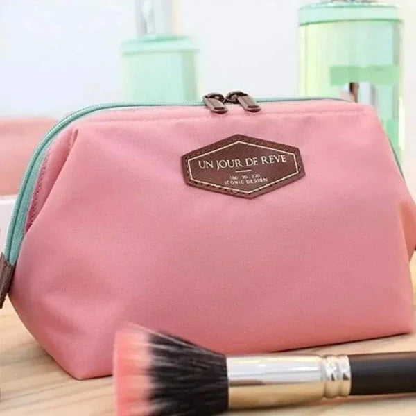 Multifunctional and portable make up/accessories bag