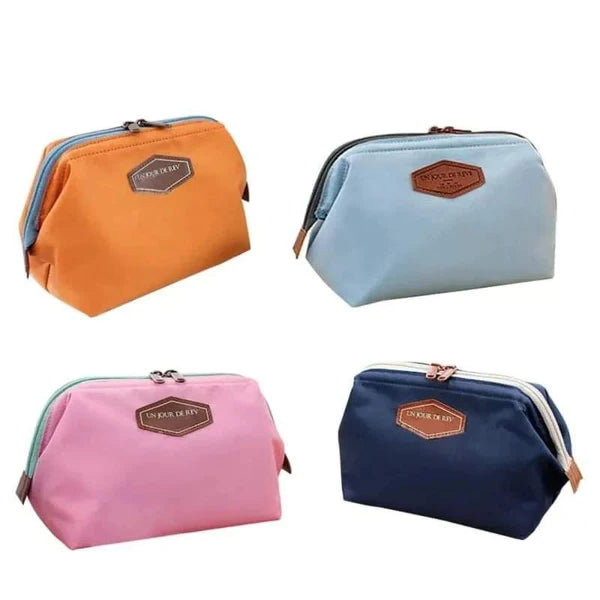 Multifunctional and portable make up/accessories bag