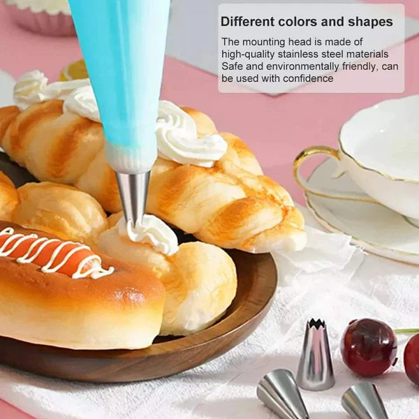 Cake decorating set