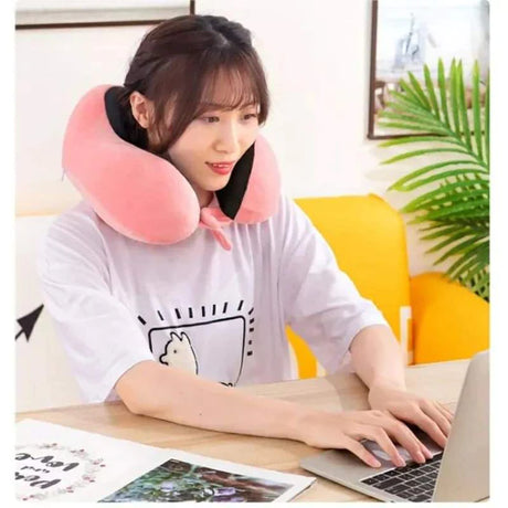 Travel neck pillow