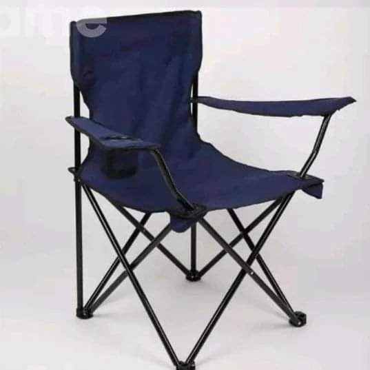 Foldable camping chair with cup holder pouch