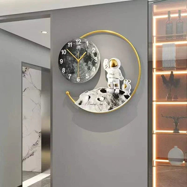 Astronaut moon landing clock