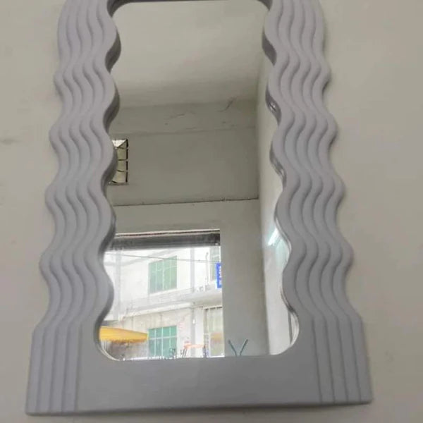 DESKTOP WAVY MIRROR