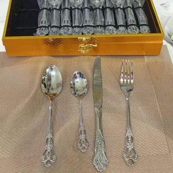 24pcs Cutlery Set in a Gift/ Briefcase