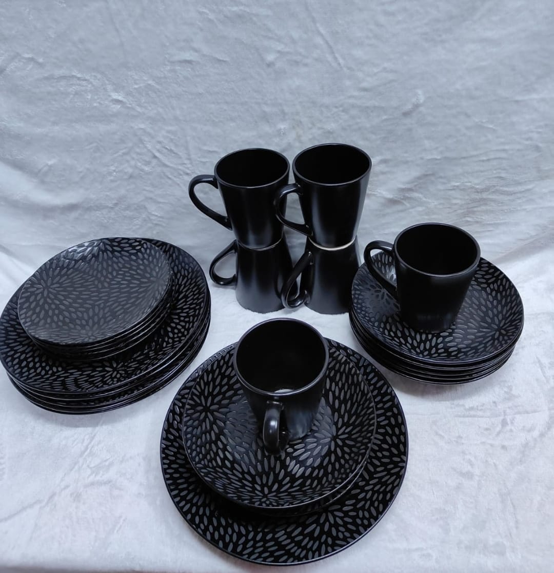 Unique black leaf dinner set