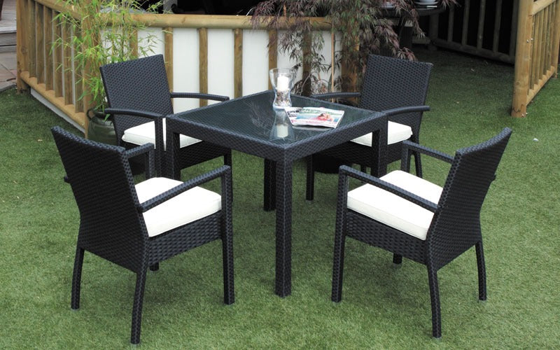 Black outdoor Dining